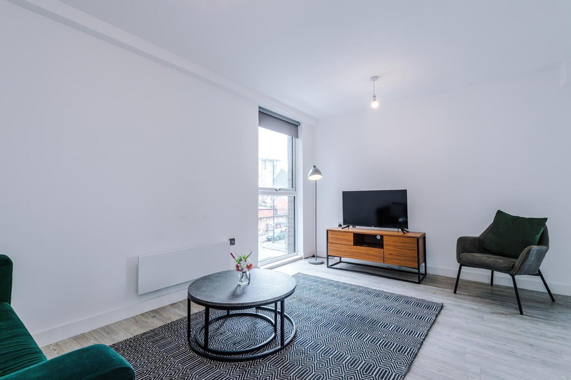 Modern 2 Bed Apartment With Balcony By Host A Home Manchester Dış mekan fotoğraf