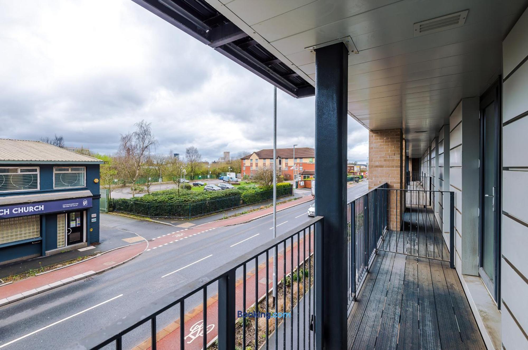 Modern 2 Bed Apartment With Balcony By Host A Home Manchester Dış mekan fotoğraf