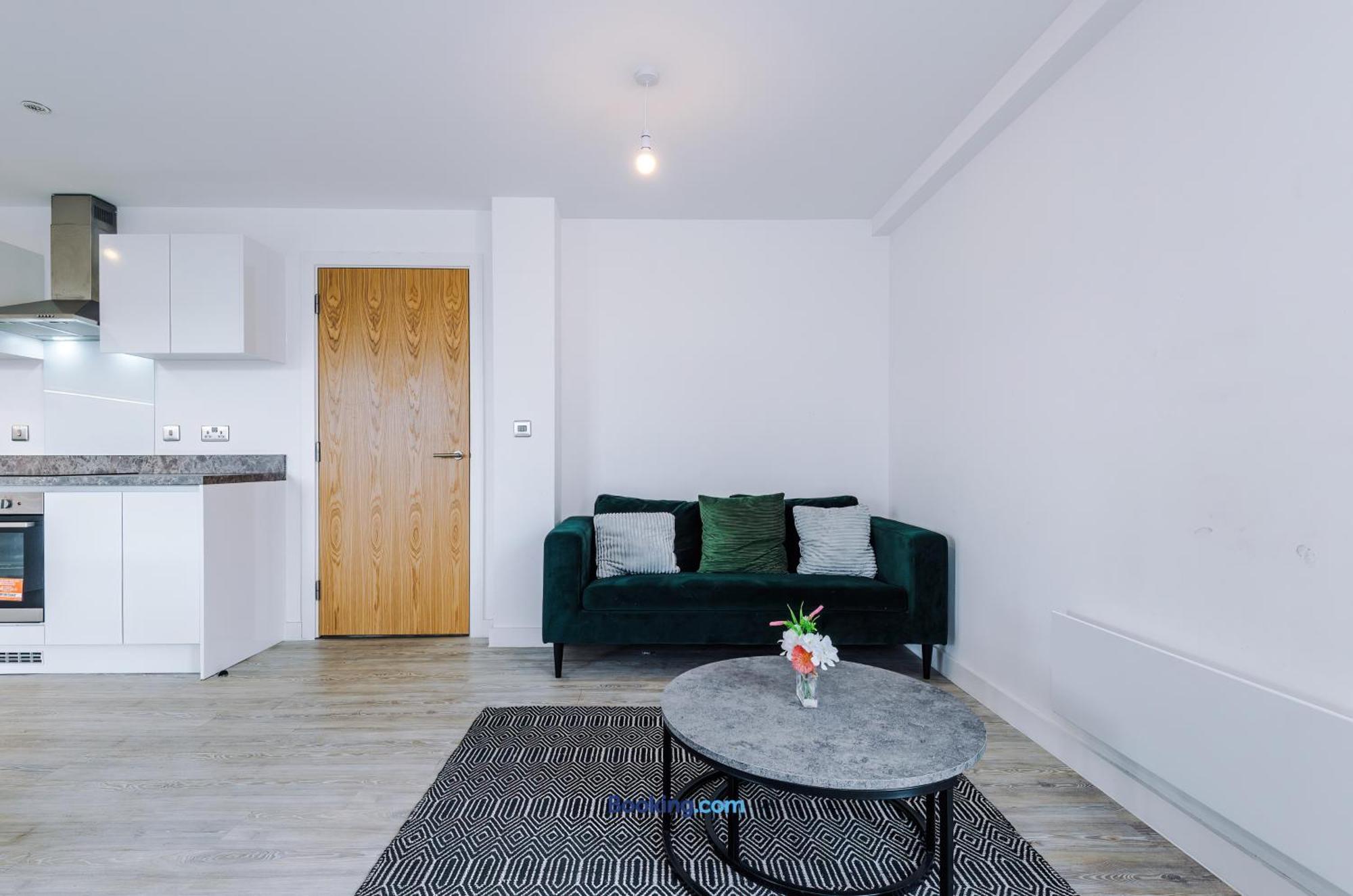 Modern 2 Bed Apartment With Balcony By Host A Home Manchester Dış mekan fotoğraf