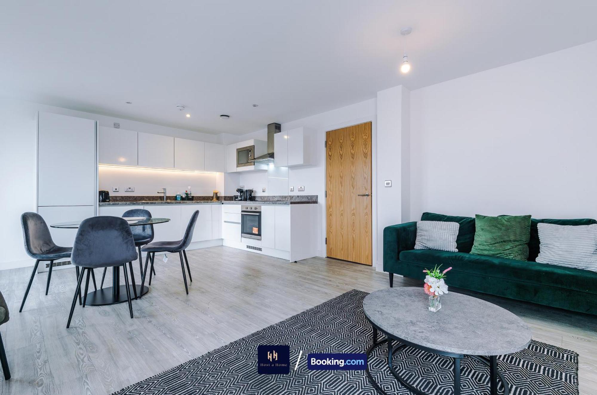 Modern 2 Bed Apartment With Balcony By Host A Home Manchester Dış mekan fotoğraf