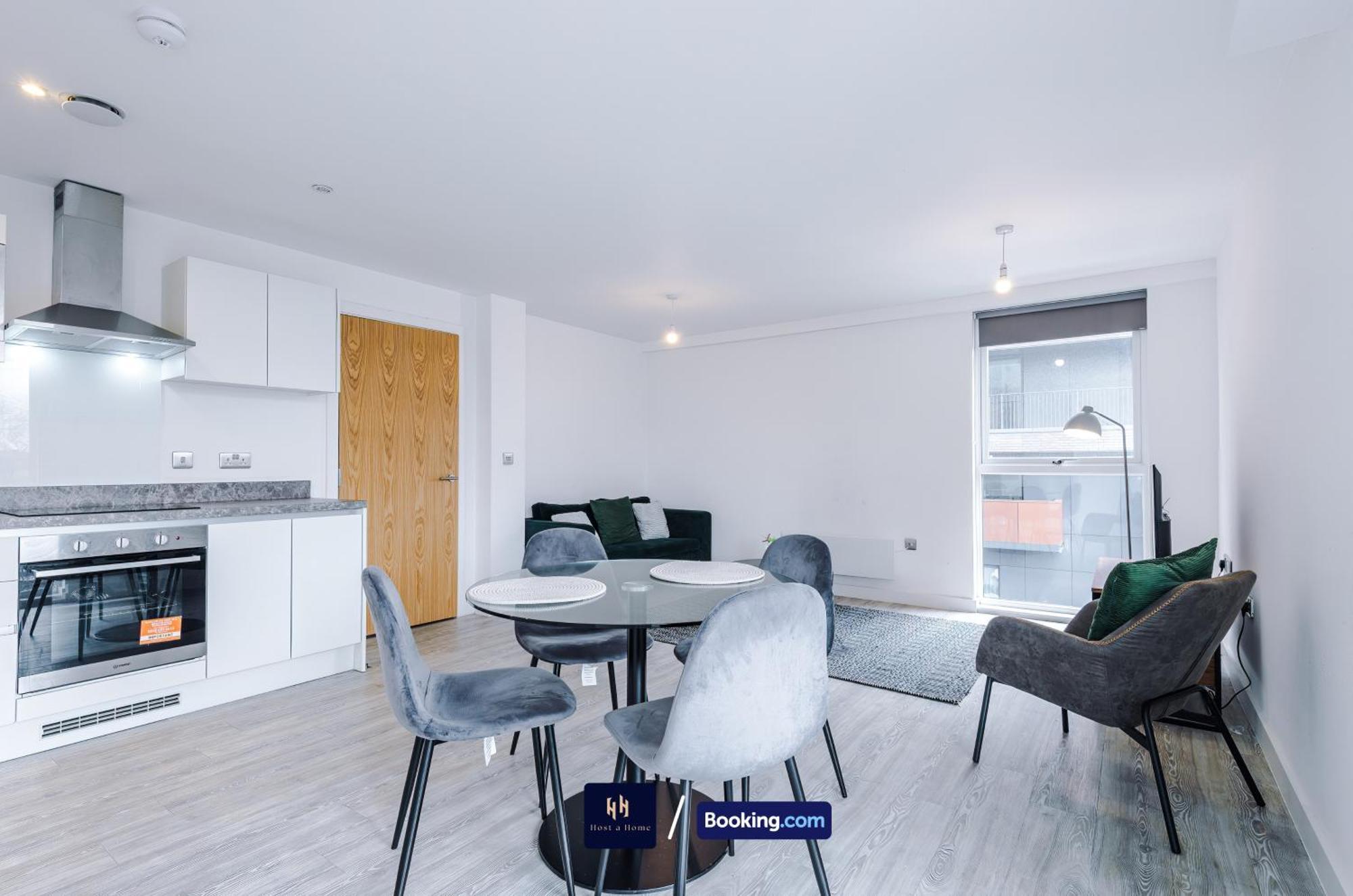 Modern 2 Bed Apartment With Balcony By Host A Home Manchester Dış mekan fotoğraf